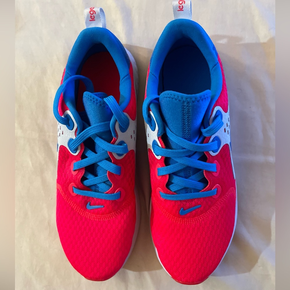 Nike Legend react size 6 Y